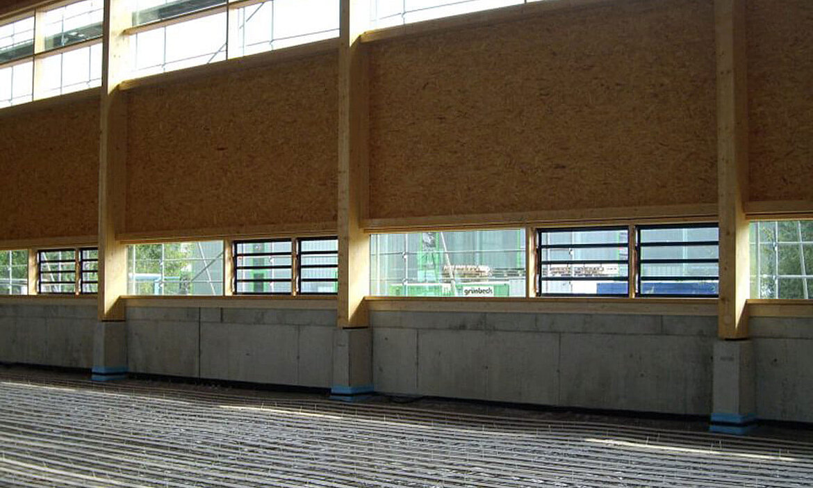 Lamellen Fenster von roda in Sporthalle